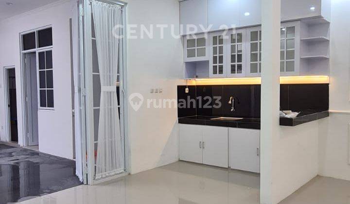 Rumah Bagus Dan Baru Renov Di Beverly    2