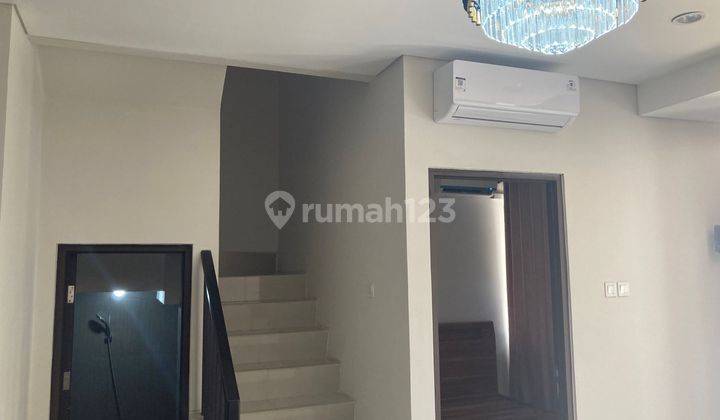 Rumah  2 Lantai Furnished di Cluster Cosmo Estate Lippo Cikarang 2