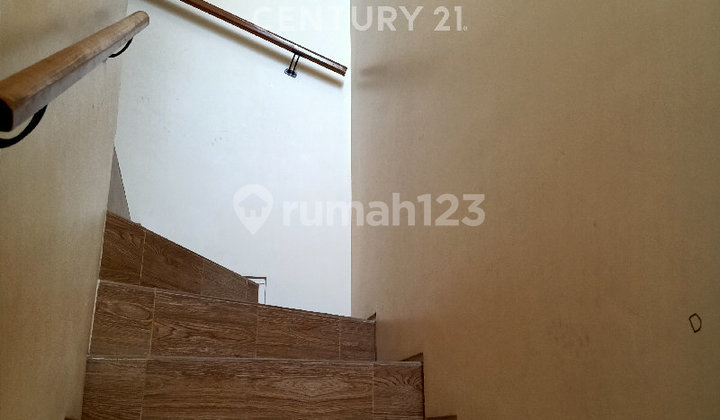 Rumah Realeatate Luxury Waterfront Hook Furnish+Taman 2