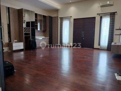 Dijual Rumah Luxury di Pakuwon Indah Lantai Marmer , Furnished 2