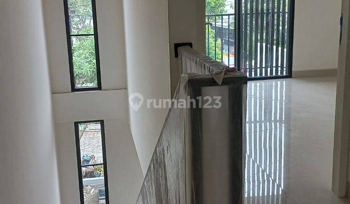 Dijual Rumah Menanggal Selatan Gress Minimalis Siap Huni  2