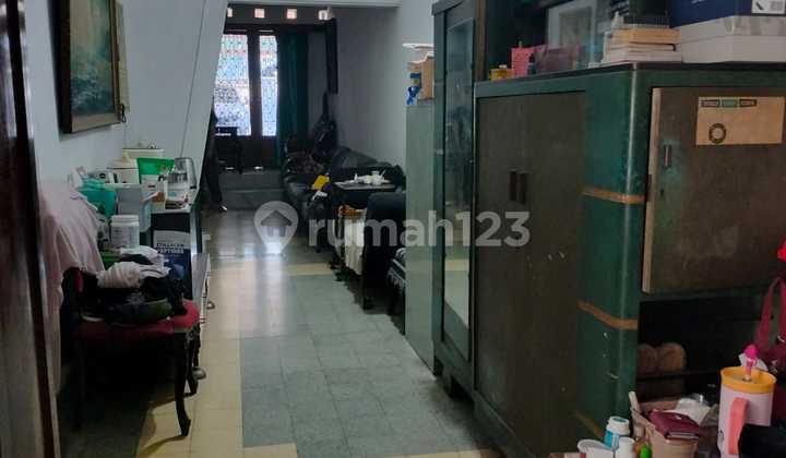 Dijual Rumah Tengah Kota Jl Cempaka Surabaya, Lokasi Bagus! 2
