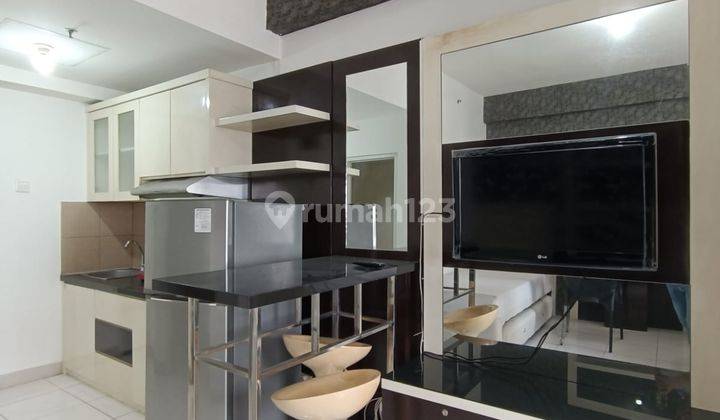 Disewakan Apartemen Berkeley Full Furnished View Hadap Kolam Renang 1