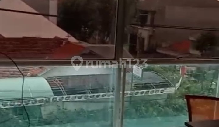 For Sale: 3.5-Story Shop House in Tenggilis, Suitable for Office Use 2