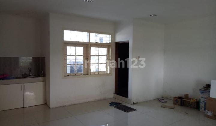 Attached Shop Houses in the City Center, 4 Floors with Car/Freight Elevator, Ready to Use. 2