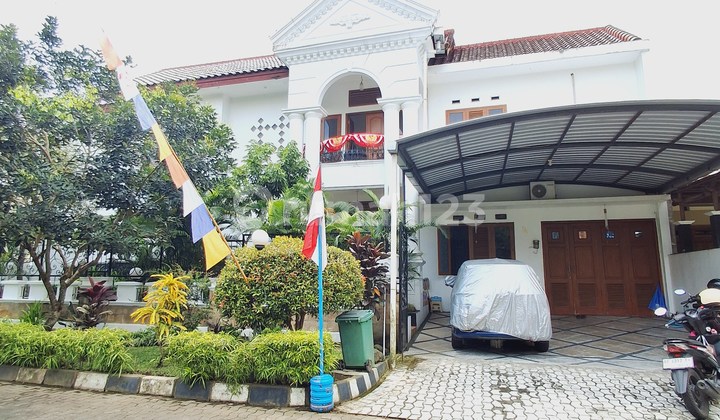 Fantastis!!! Rumah Elegan Modern Lantai 2 Dalam Kawasan Area Elite