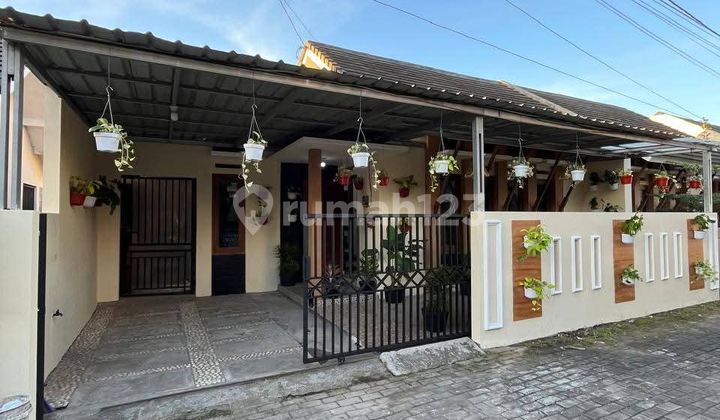 Beautiful Modern Contemporary Fully Furnished House in Jalan Imogiri Barat Residential Area, Sewon Bantul