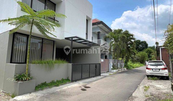 Istimewaa !!!! Rumah Baru Modern Industrial 2 Lantai Di Sukoharjo Ngaglik Fully Furnished Baru Utara 2 Lantai 2