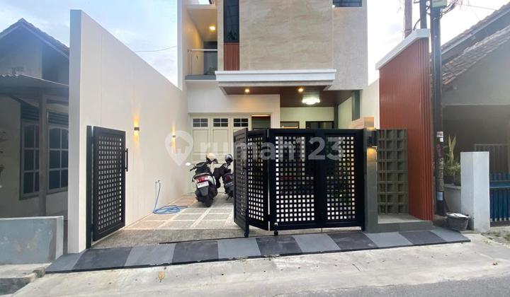 Super Istimewa‼️rumah Baru Mewah Modern 2 Lantai Lokasi Strategis Dekat Ringroad Janti Banguntapan Bantul