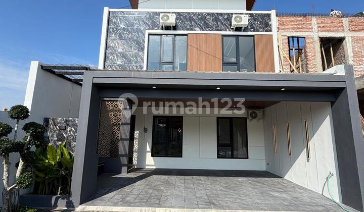 Rumah Mewah 2 Lantai Unit Pojok Full Furnished Dalam Cluster 5 Unit di Wedomartani Ngemplak Sleman Utara Jogjabay