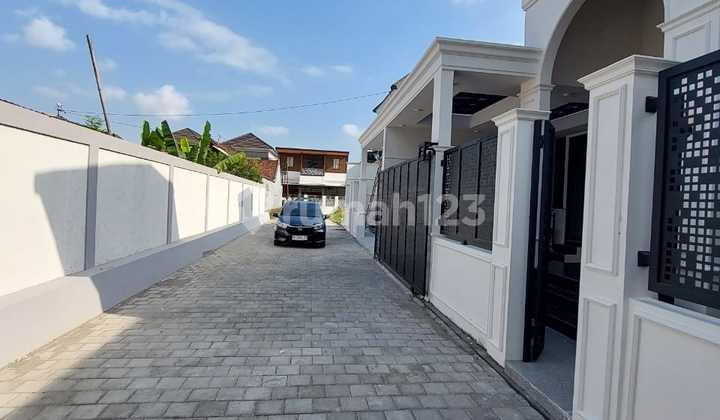 Slashing Prices!!! Modern Luxurious House with Contemporary American Classic Design Featuring High Ceiling in Premium Area Purwomartani Near Pertamina Housing 2