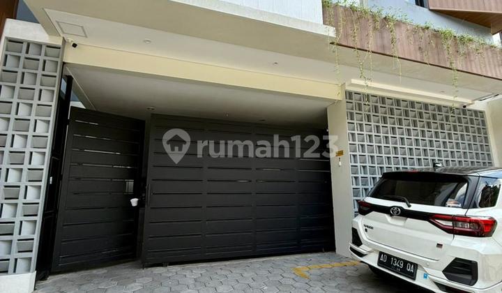 Fantastik !!! Kost Eklusif Mewah 4 Lantai Premium Full Furnished Seperti Hotel Di Jalan Kaliurang Km. 5 Dekat Kampus Ugm