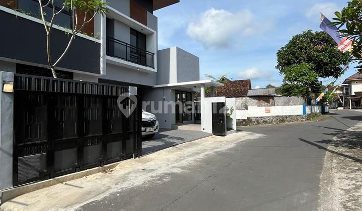 Special‼️Luxurious 2-Story Aesthetic Modern and Strategic House on Asphalt Roadside - Hook Unit in Tlogoadi Mlati Sleman 2