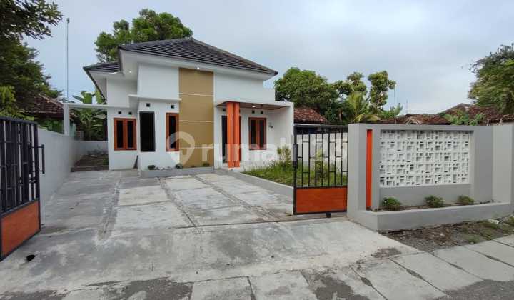 Super Cheapbrand new modern limasan house with large land near Nur Hidayah Hospital, East Imogiri Road 2