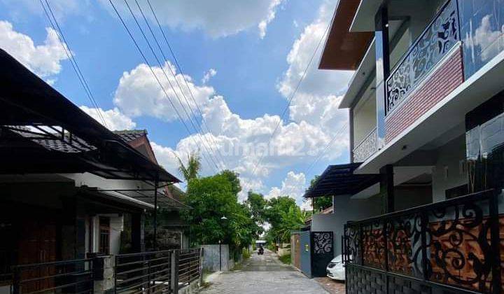 Istimewa!!! Rumah Mewah Kontemporer 2 Lantai Dekat Jogjabay  2