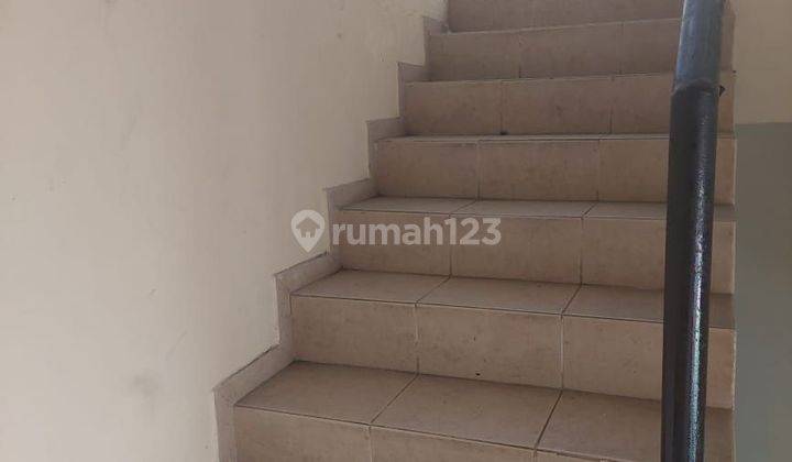 Rumah 2 Lantai Bagus Unfurnished SHM di Jalan Upn, Yogyakarta 2