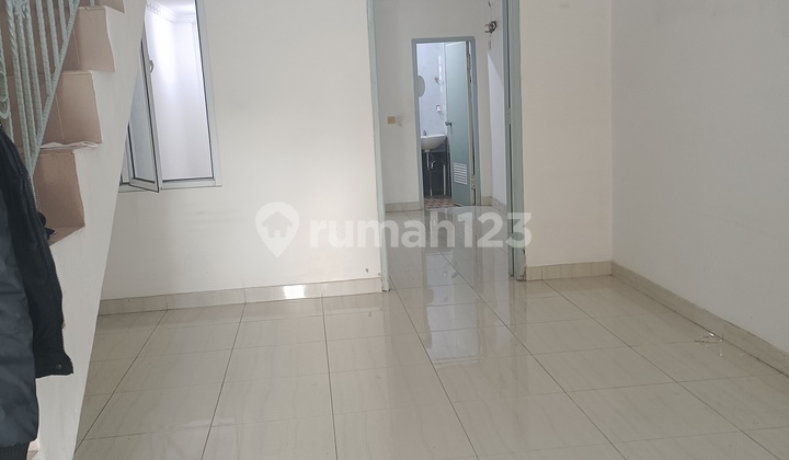 Disewakan Murah di Taman Palem Lestari 3Br Disewakan Murah di Taman Palem Lestari 3Br