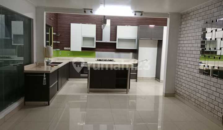 Dijual Murah Semi Furnish Rumah di Primavera