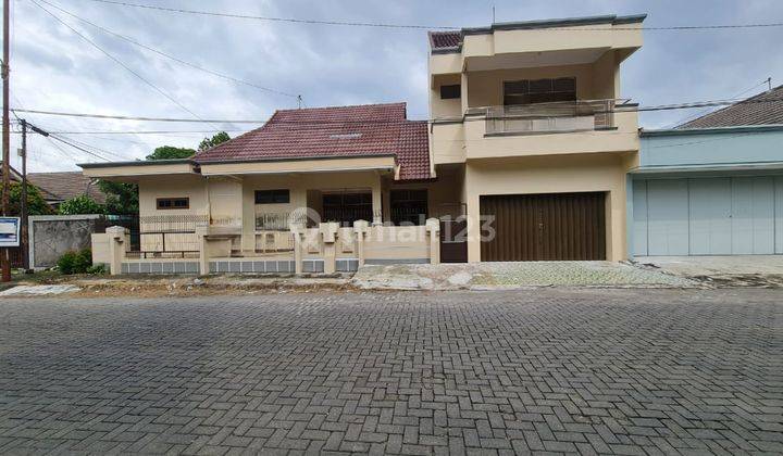 Rumah Bagus Siap Pakai di Solo Baru 1