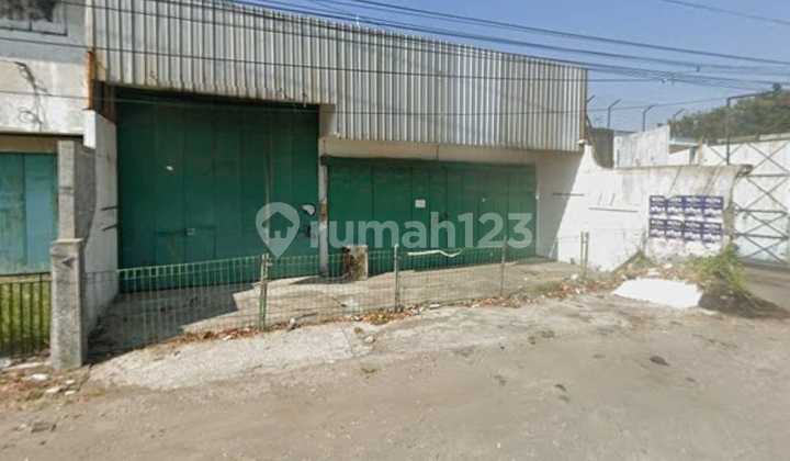 Strategic Warehouse and Store Near Klodran Solo Toll Gate