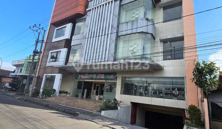 Gedung atau Ruang Usaha Strategis di Jalan Raya Palur Mojolaban Solo
