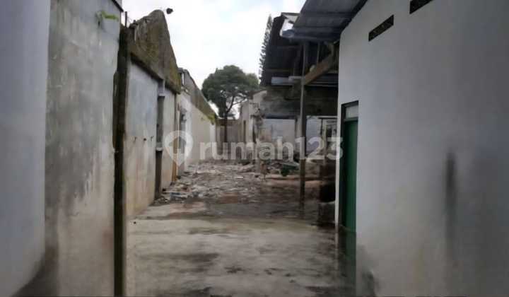 Strategic Warehouse and Store Near Klodran Solo Toll Gate