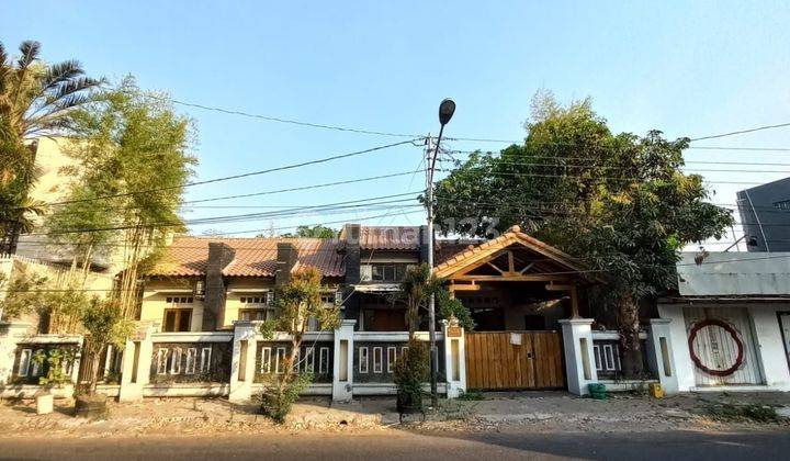 Rumah Luas Di Tengah Kota Solo 1