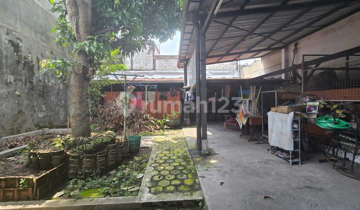 Rumah Hitung Tanah Pusat Kota Dekat Jalan Slamet Riyadi Solo