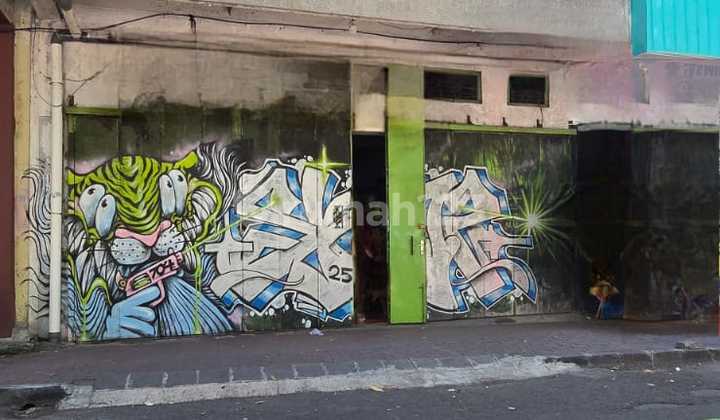 Strategic Commercial Building and Business Space on Slamet Riyadi Street, Keprabon, Solo 2