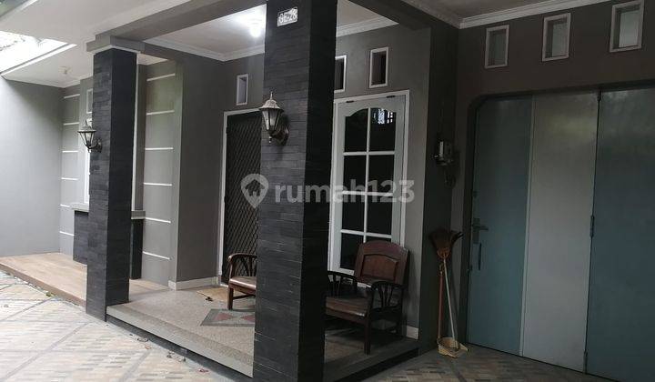 Rumah Bagus Strategis Pinggir Jalan Utama Solo Baru 2