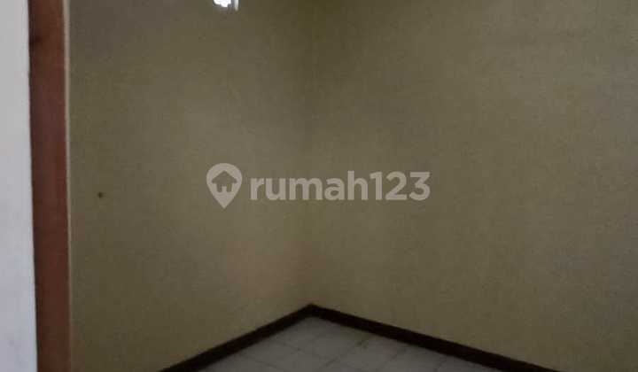 Rumah Siap Pakai Dekat Jalan Yos Sudarso Serengan Solo