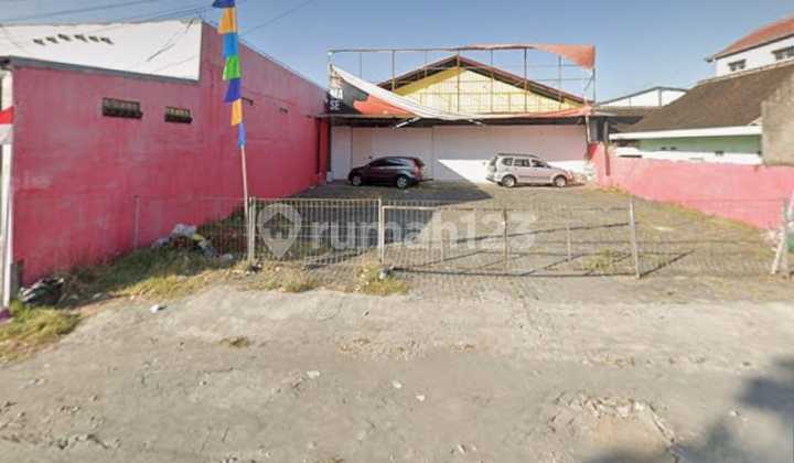 Strategic Business Space on Adi Sucipto Main Road, Colomadu, Solo.