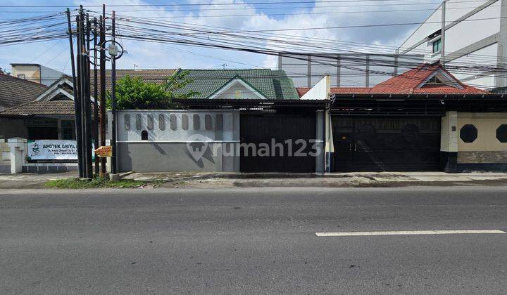 Rumah Bagus Strategis Pinggir Jalan Utama Solo Baru 1