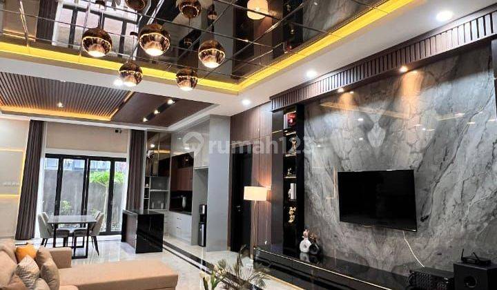 Dijual Rumah Mewah Bagus 2 Lantai Bangunan Baru
( Full Furnished ) 2