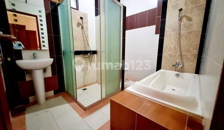 For Rent Furnished House in Pejaten Town House 2