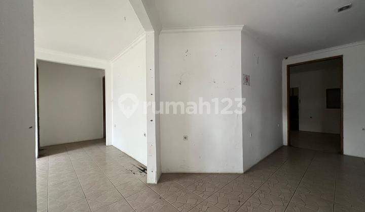 Disewakan Rumah di Kemang Timur Raya Ada Pool Disewakan Rumah di Kemang Timur Raya Ada Pool