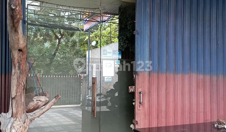 For Sale: Shop House  
Location: Jl. Cideng Barat  
Size: 5 x 26 m  
Land Area: 130 m²  
Building: 3.5 floors  
Building Area: 350 m²  
Facing: East  
Electricity: 7,700 x 2  
Water Supply: PAM + Pump  
Certificate: HGB 2040  
Owner: Private Individual  
Price: 7.5 M (Negotiable)