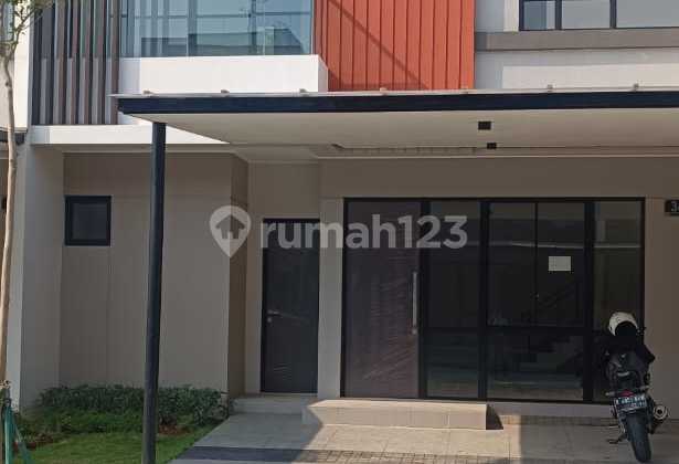 Dijual Rumah Murah Pik 2 Cluster Georgia Ukuran LT : 8 X 12.5 ( 100 M2 ) 2 Lantai LB : 160 M2 Kt 3+1 Km 3+1 Hadap : Selatan Surat PPJB Listrik 4400W Harga 2.9M Nego