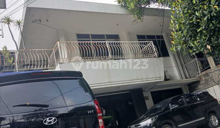 Dijual Rumah Kantor NJOP 37Jt/M2 Petojo Utara, Gambir Luas Tanah 390 M2 2 ½ Lantai HGB 2040 Ruangan : 9 Toilet : 5 Garasi dan Halaman : 9 Mobil Lebar Jalan 4 Mobil . Kanan Kiri Sudah Banyak Berdiri Gedung2 Tinggi Harga 21 M Nego