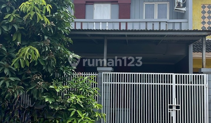 For Sale 2-Story House in Taman Palem Lestari, Cengkareng, West Jakarta. Land Size 6x15 (90m2)/ Building Area 120m2. 3+1 Bedrooms, 2 Bathrooms. 2200w Electricity, PAM Water. Northeast Facing. SHGB Certificate *Price 2.2m negotiable*