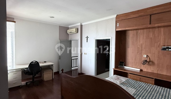 Di Jual Rumah Murah di Pulo Mas Luas Tanah 208 M2 Dimensi 13 X 16 M2 Luas Bangunan 300 M2 Tingkat 2 Lantai Sertifikat SHM Kamar Tidur 4 + 1 Kamar Mandi 2 +1 Bebas Banjir Harga 6 M Nego