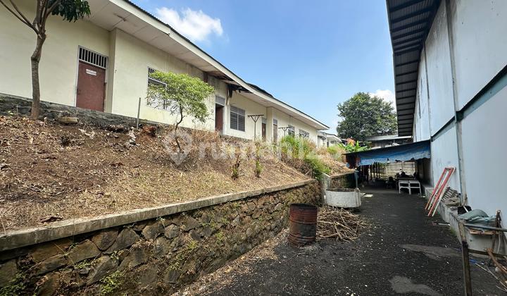 For Quick Sale: Cikupa Mas 1 Factory & Office, Cikupa, Banten. Land Area: 2410 m². Building Area: 1240 m². Documents: SHGB, PLN. 99000.w Container 40 Feet. - Ceiling Height 7.5 m. - IPL 2.4 million/month. - East Balaraja Toll Exit 4 km. - Kedaton Cikupa Toll Exit 3 km. Price: 15 Billion Negotiable.