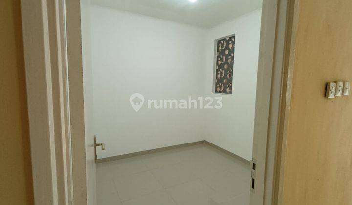 Dijual Rumah Di Lippo Karawaci Cikarang Cluster Meadow Green shm Lt 8 X 20 M2 = 160 M2 Lb 200 M2 Tingkat 1 1/2 Lantai Kt 5. km 3. Hadap Barat Listrik 3500 Watt Harga 1.25 M Nego  2
