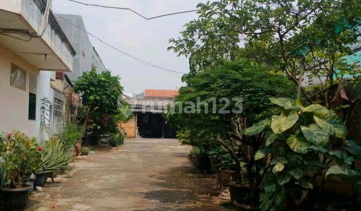 Dijual Rumah di Kebayoran Lama Dekat Pasar Kebayoran Lama. Deretan Bca Seberang Ramayana Raya Kebayoran Lama Jaksel Peruntukan :Kantor Gudang Clinic Fitness Tingkat 2 Lantai Luas Tanah 814M² Dimensi 14 M X 58 M Harga 17.5 Jt/M Total Harga 14,2 M Nego 2