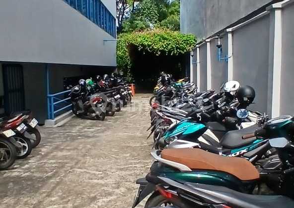 Dijual Gedung Perkantoran 6 Lantai di Tomang Raya Jakarta Pusat Luas Tanah. 1150M2 Luas Bangunan. 2600 M2 Listrik PLN 233 Kva Ground Tank Air Bersih 40M3 Fire Alarm Merk Nittan Japan Parkir Mobil 35 Unit. Shgb Ada IMB Lengkap Harga 56 M Nego
