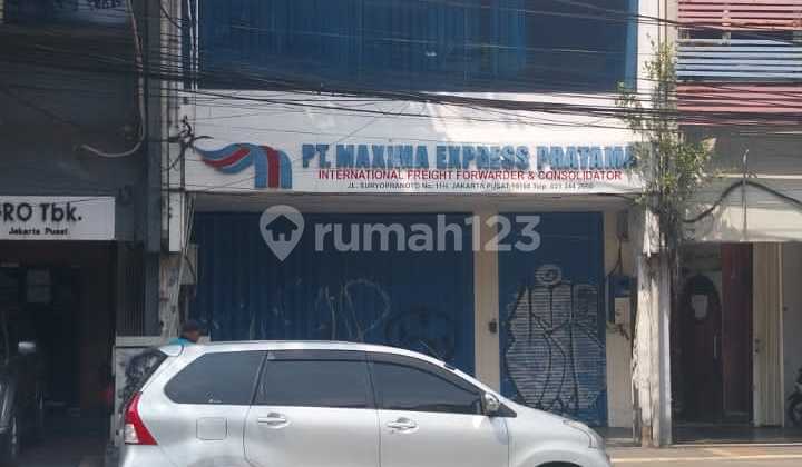 Dijual Ruko Strategis di Jalan Utama Jl Suryopranoto Jakarta Pusat Petojo Selatan Gambir Bangunan 4 Lantai Luas Tanah 79 M2 ( 6 X 13.5 M2 ) Luas Bangunan 250 M2 Sertifikat Shgb S/D 2054 Listrik 33.000 Watt Jual Murah 5,1 M Nego