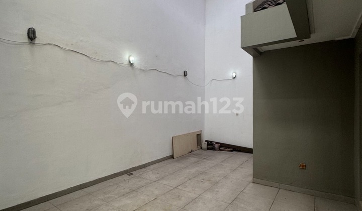 Disewakan Rumah Golf Lake Residence Atlantic City Uk : 8 X 20 M2 Full Furnish Kompor Kulkas Meja Makan + Kursi 6ac 5 Unit2 Kamar Tidur + 2 Kasur + Lemari + Meja1 Kamar Walk In Closet3 Kamar Mandi Tinggal Masuk Karna Semua Sudah Bersih Dan Bagus Harga Sewa 2