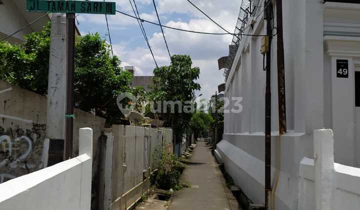 Dijual kost di Jl.Taman sari Lt. 140m2 Lb 300m2 ADA  26 kamar nya .SHM Harga 2.6M nego