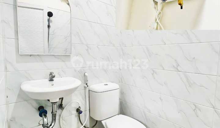 Exclusive Boarding House in Tomang Full Occupancy - Income 59 Million/Month / 706 Million/Year - Land Area 115 M2 - Building Area 360 M2 - 4 Floors - 21 Bedrooms with Ensuite Bathrooms - 21 Bathrooms - Electricity Token - Fully Furnished Estimated Selling Price 8.5 Billion Negotiable Until Deal 2