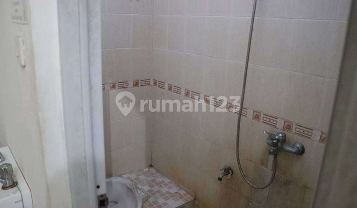 Dijual kost di Jl.Taman sari Lt. 140m2 Lb 300m2 ADA  26 kamar nya .SHM Harga 2.6M nego